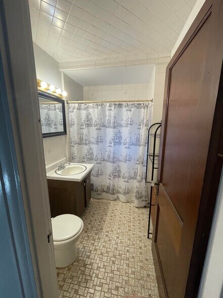 Building Photo - 35 Upland Rd