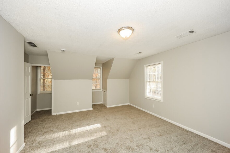 Building Photo - 10 General Longstreet Line