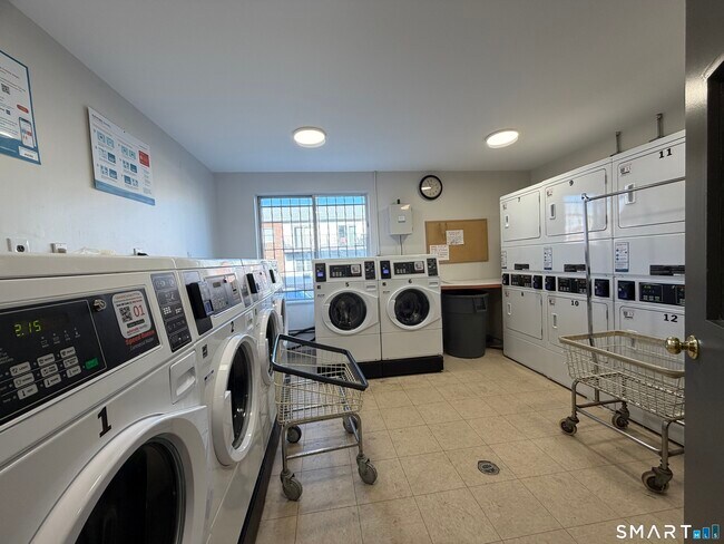 Building Photo - 69 Cove Rd