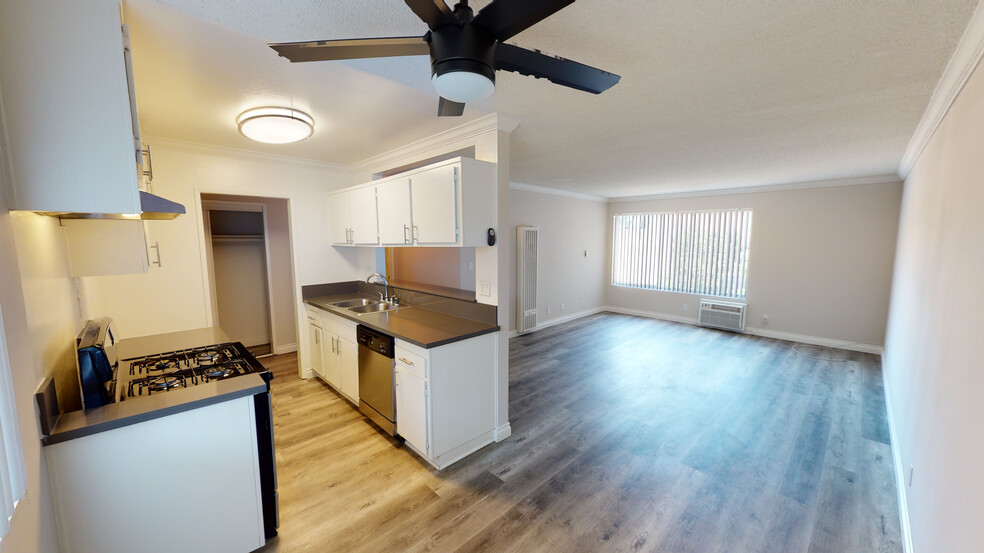 Living room - Rock Glen Villa...Gorgeous Newly Remodeled...