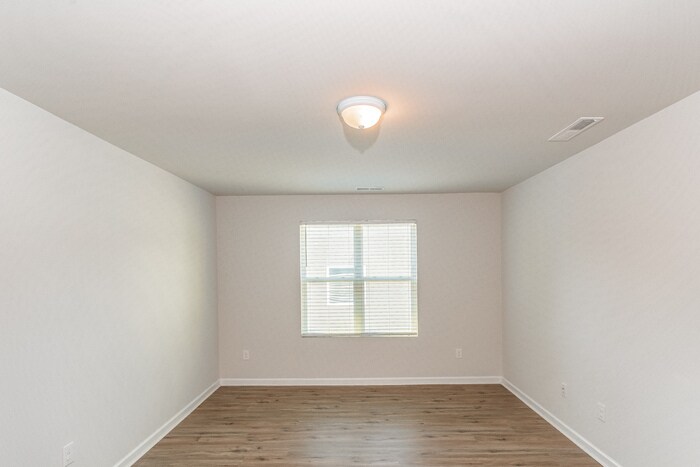 Building Photo - 905 Stolls Ln