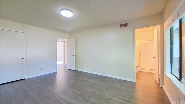 Building Photo - 719 Briarwood Ln
