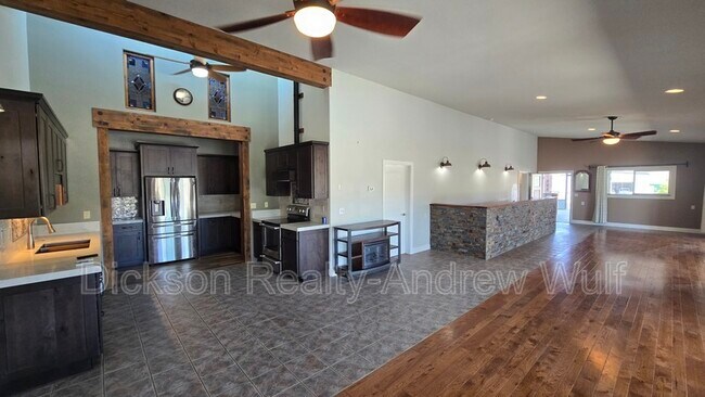 Building Photo - 5800 Peak Rd
