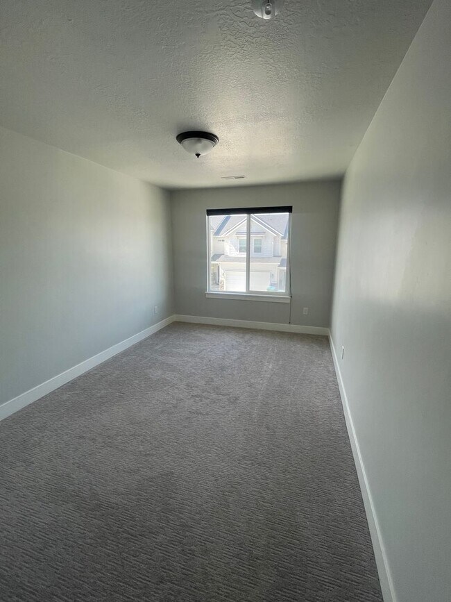 Building Photo - Amazing townhome for rent in Lehi!