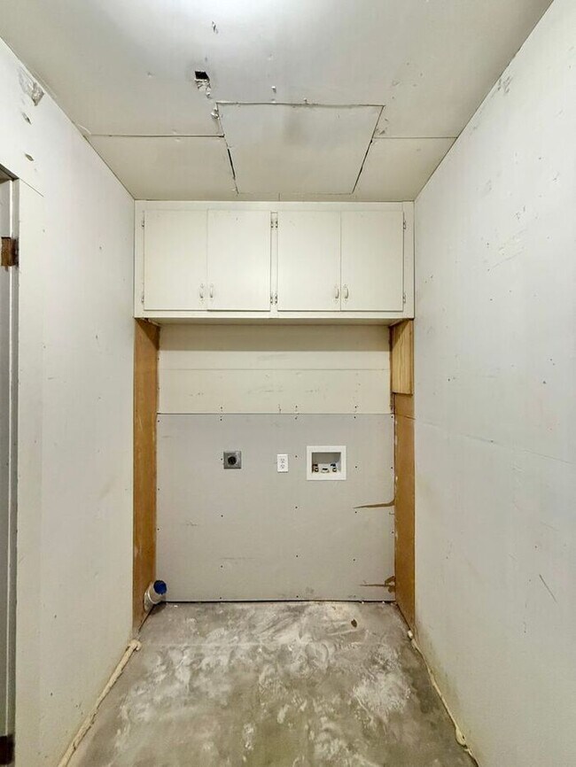 Building Photo - Charming 3-Bedroom Home! Tour Today!