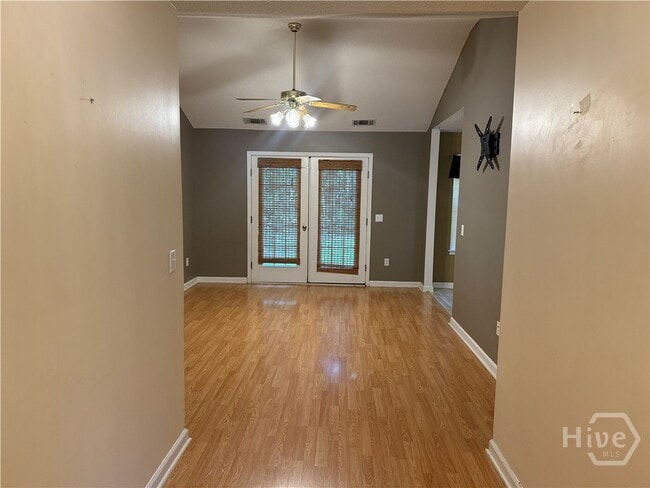 Building Photo - 211 Woodbury Ln