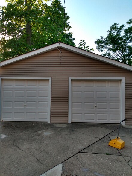 Building Photo - 4413 Floral Ave
