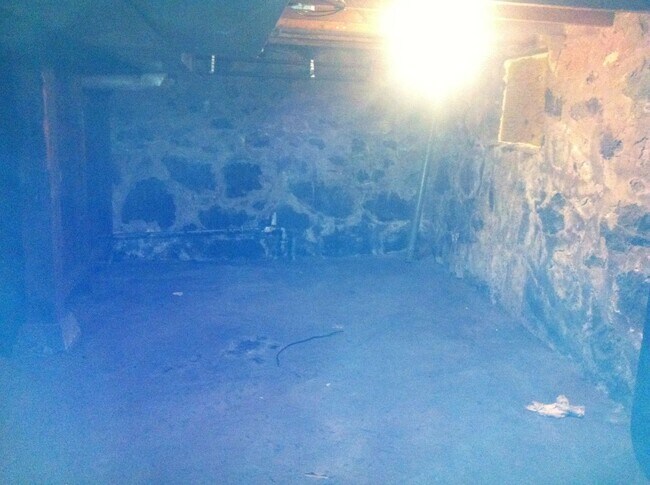 Building Photo - 108 N 28th Ave W