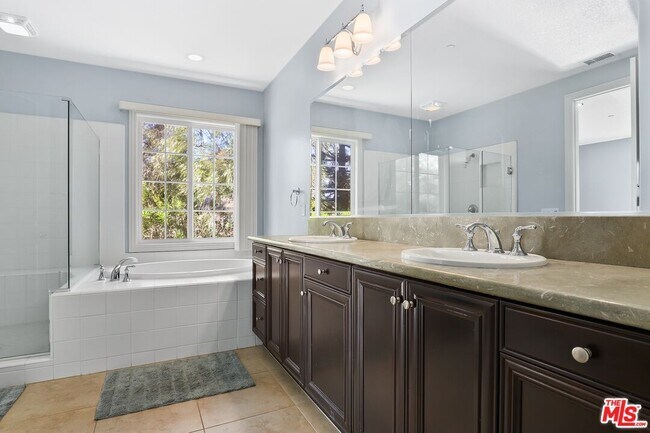 Building Photo - 11507 Verona Dr