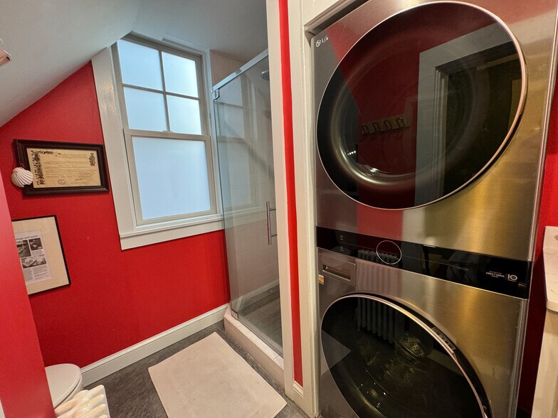 Building Photo - 3 Howland St