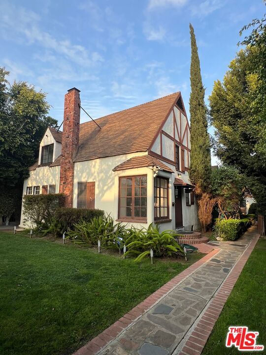 Building Photo - 1024 1/2 N Gardner St