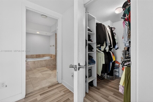 Building Photo - 15051 Royal Oaks Ln