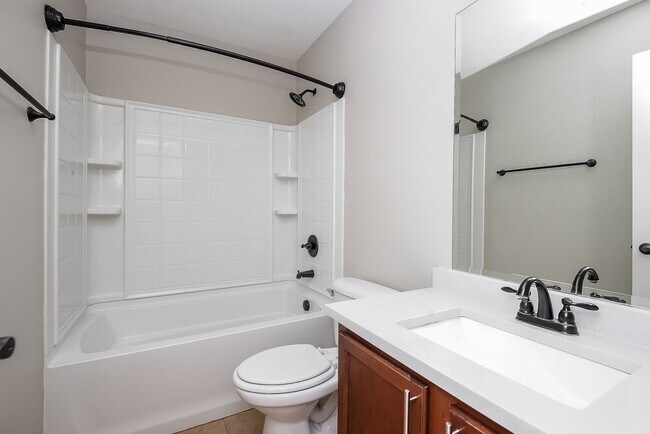 Building Photo - 656 Brooks St