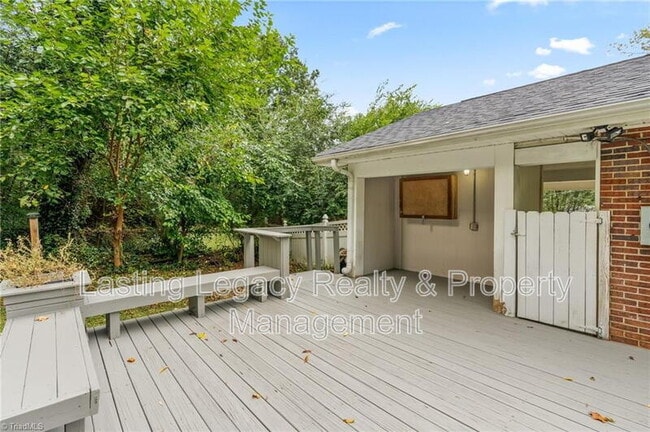 Building Photo - 1200 Lamont Dr