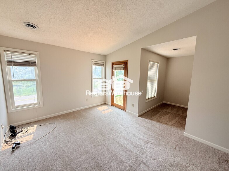 Building Photo - 7311 Amber Ln