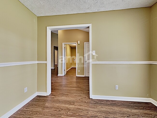 Building Photo - 1423 Newbury Ln