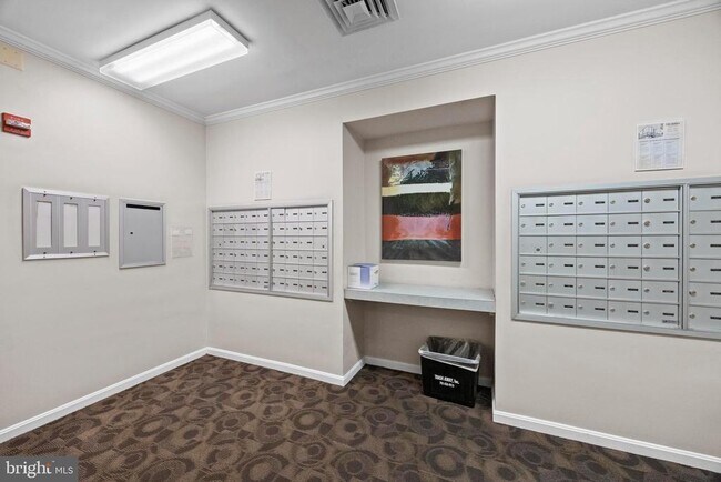 Building Photo - 801 S Greenbrier St