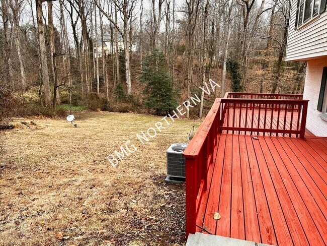 Building Photo - 832 Leigh Mill Rd