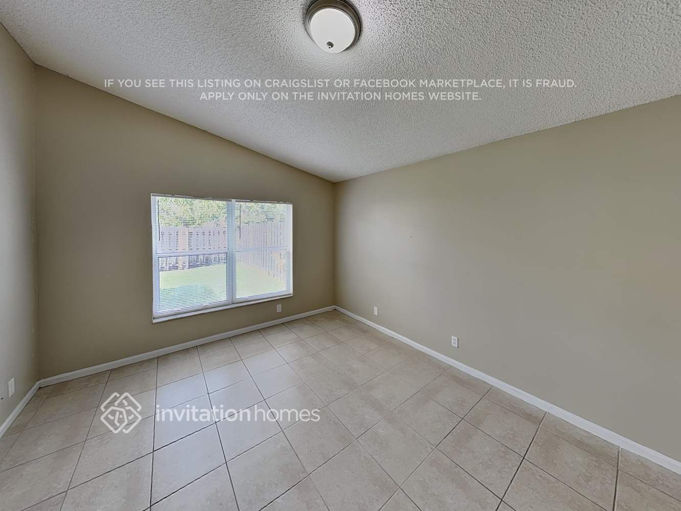 Building Photo - 4929 SW 33rd Ave