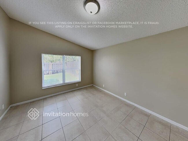 Building Photo - 4929 SW 33rd Ave