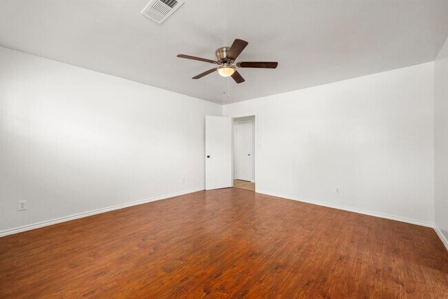 Building Photo - 8806 Langdon Ln