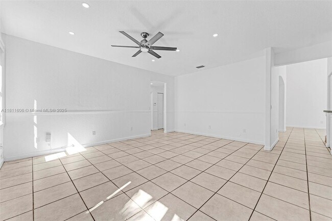 Building Photo - 4741 NW 94th Ct