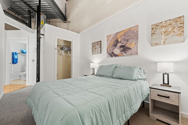 Building Photo - Furnished Top-Floor Condo with Rooftop Terrace Near UNC - Available NOW