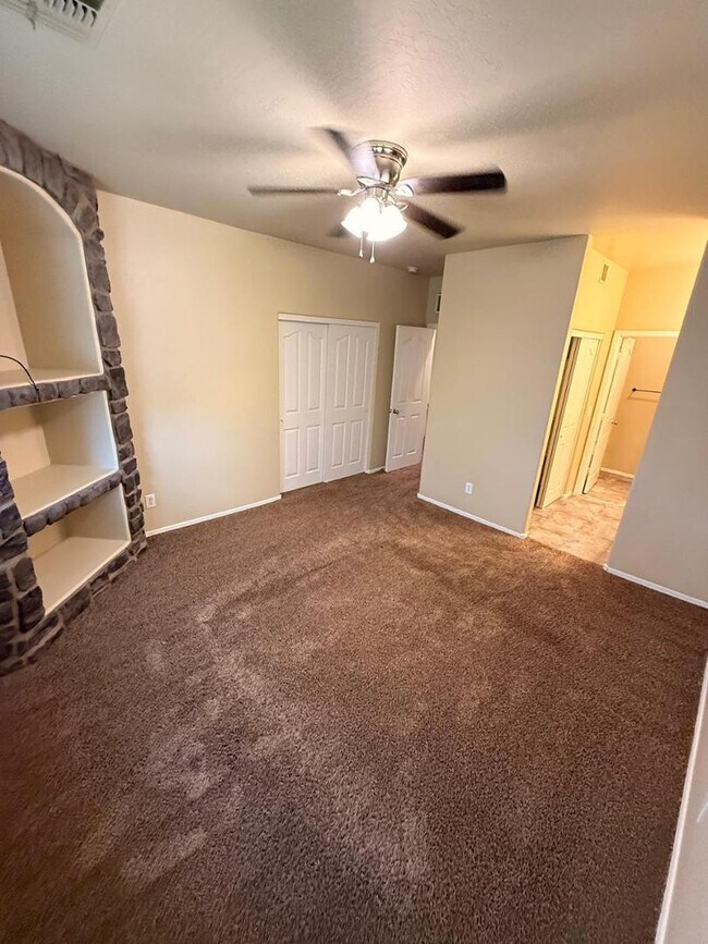 Building Photo - 8462 E Pampa Ave