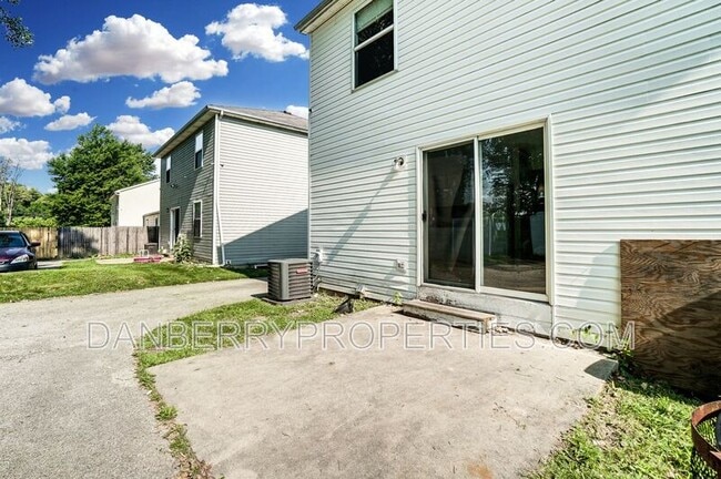 Building Photo - 3565 Turret Green Dr