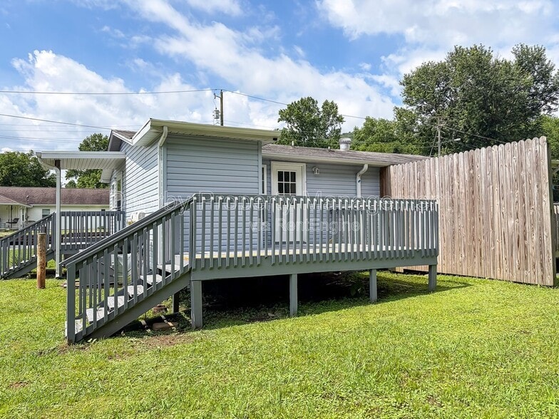 Building Photo - 407 Hotwater Rd