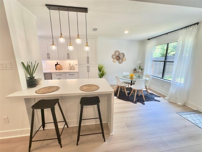 Building Photo - 2600 Piping Rock Trail