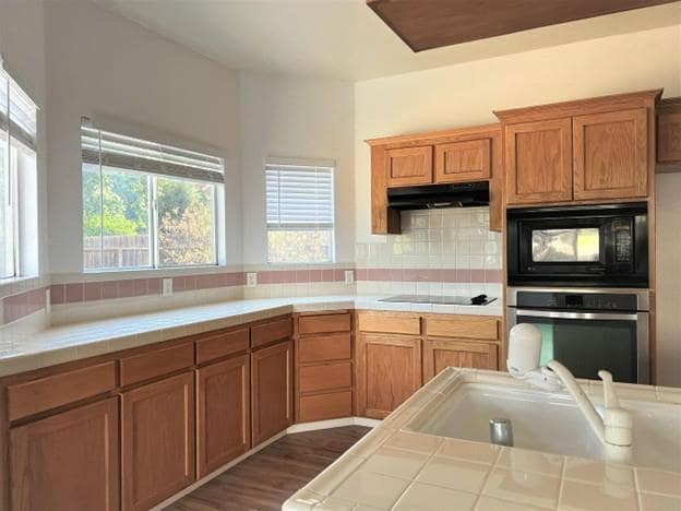 Building Photo - 2954 E Pryor Dr