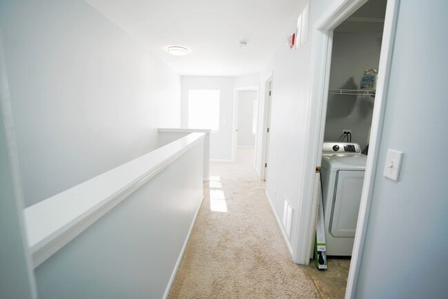 Building Photo - 2441 Oneida Ln