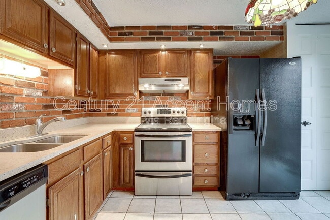Building Photo - 5328 Larochelle Ct
