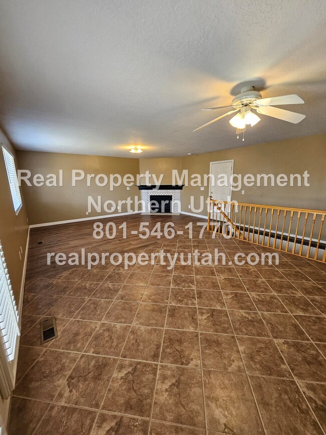Building Photo - Stunning 4 Bedroom 3 Bath Syracuse Home
