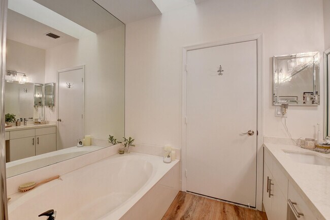 Building Photo - 9892 Summerbrook Terrace