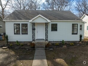 Building Photo - Freshly Updated 2 Bedroom House