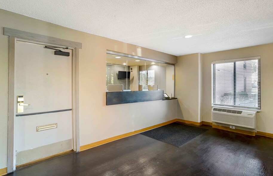 Building Photo - Furnished Studio-Philadelphia - Airport - ...