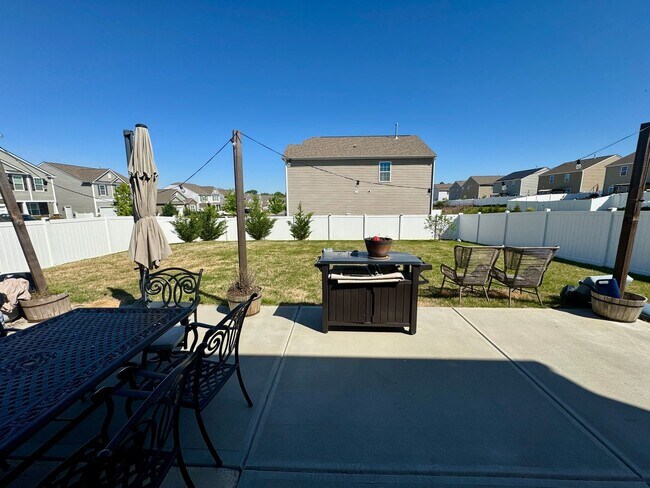 Building Photo - Beautiful 5BR/3BA Home in Roberta Ridge