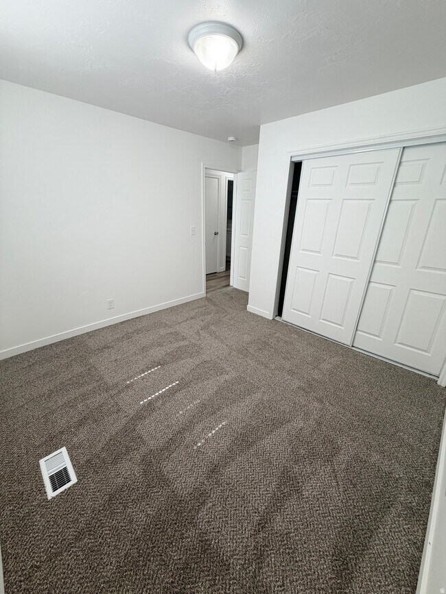 Building Photo - 1535 W 3395 S