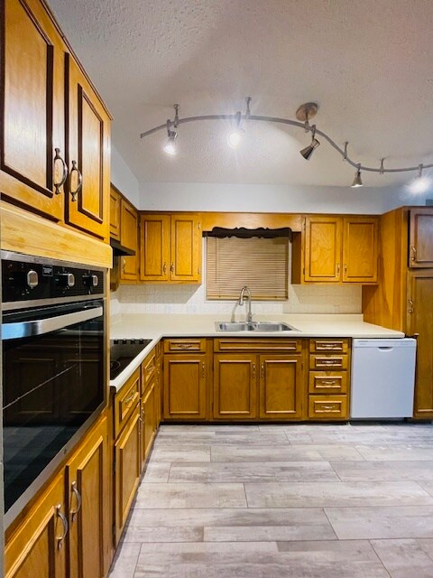 Building Photo - Branson Single Family Home
