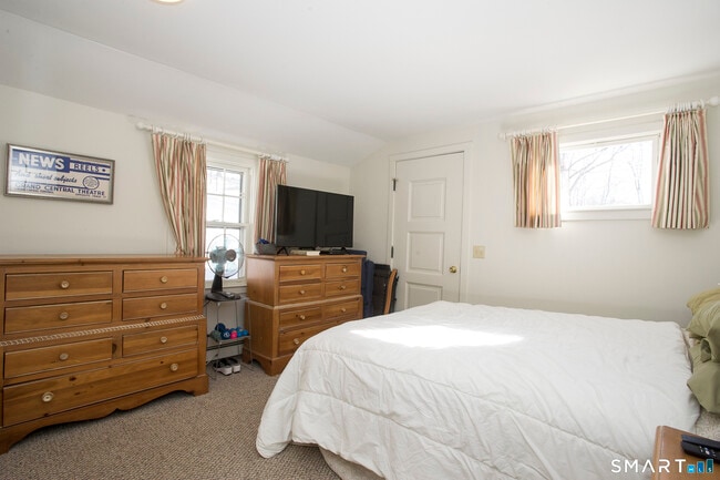 Building Photo - 67 Lake Lillinonah Rd N