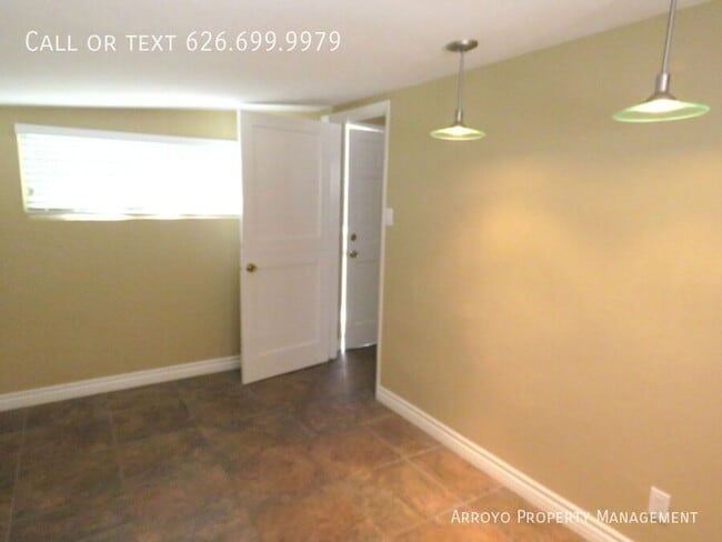 Building Photo - 1212 N Story Pl