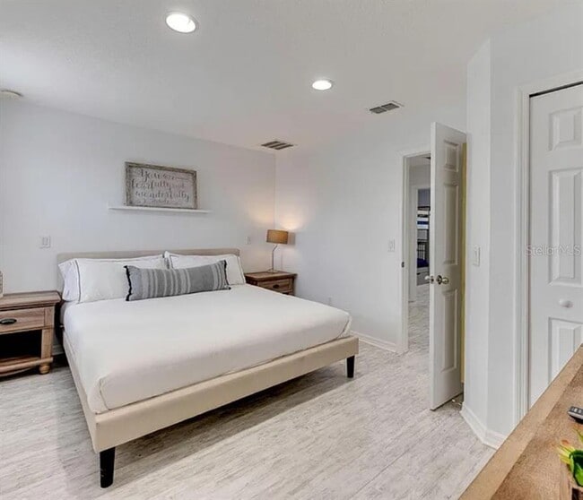 Building Photo - 3024 Secret Lake Dr