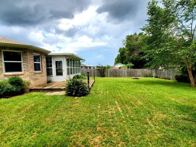 Building Photo - Well cared for 3 Bedroom, 2 Bath Home in Copperfield Subdivision in Pace.