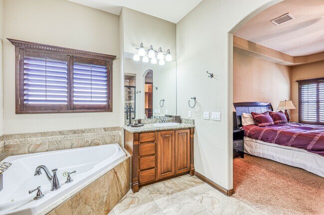 Building Photo - Westside area for Short Term Rental (Compl...