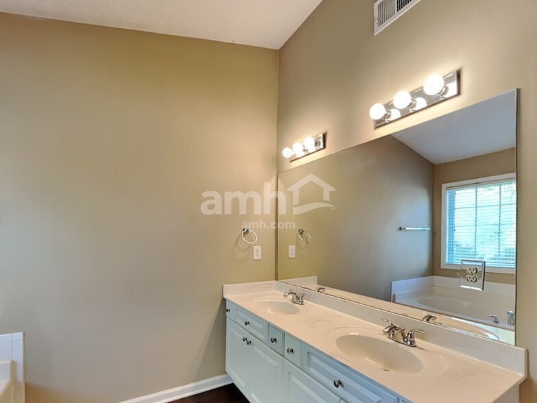 Building Photo - 360 Dunagan Dr