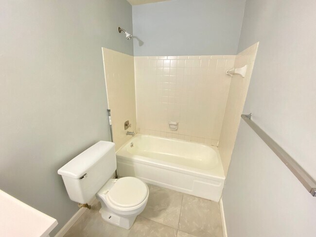 Building Photo - Move in Ready! 3/2 Condo in Altamonte Spri...