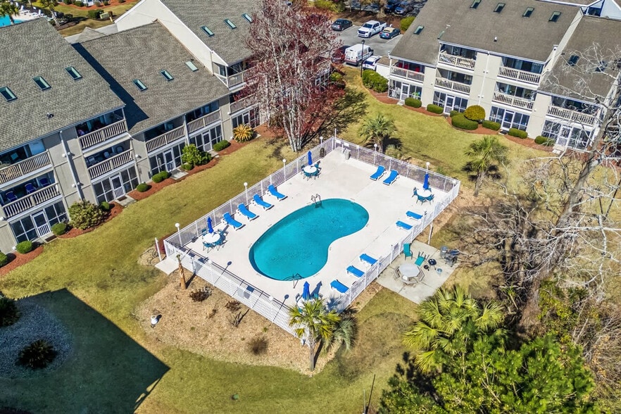 Building Photo - 1920 Bent Grass Dr