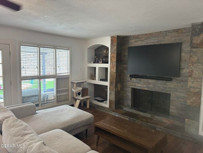 Building Photo - 6417 Pino Real Dr